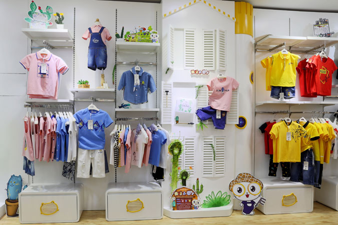 叮当猫2018童装店铺形象图