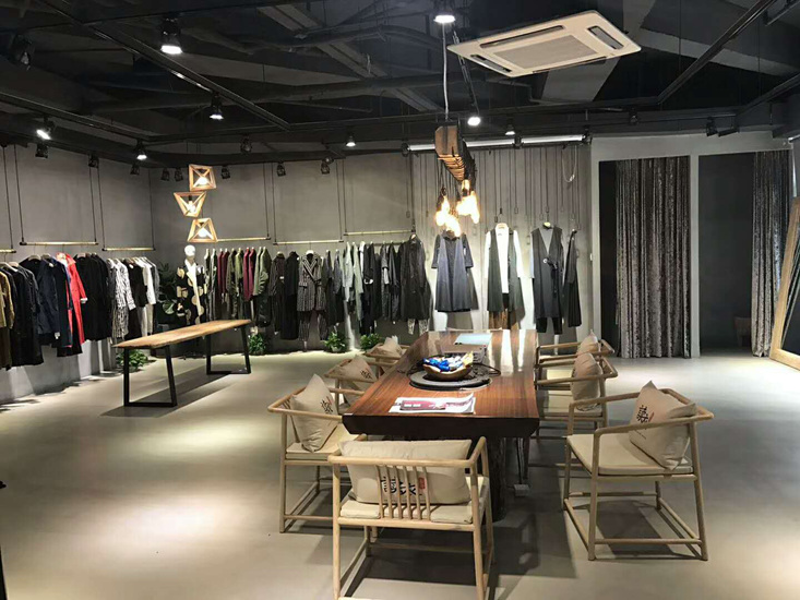 读衣拾年品牌旗舰店店面图第四张